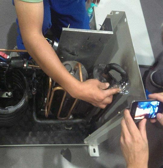 小店维修空调制冷效果差